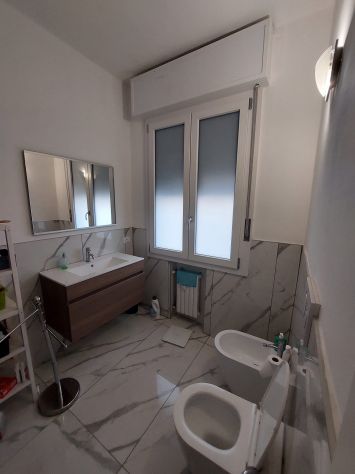 Stanza ampia e luminosa – Tutto incluso – Viale Timavo 14 (650m da Università) - Foto 9