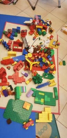 lego originale centinaia di pezzi come nelle foto