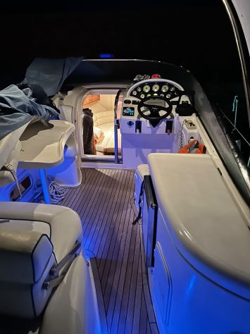 BAVARIA 27 SPORT – 2006 – 2 x 260 CV MERCRUISER - Foto 2