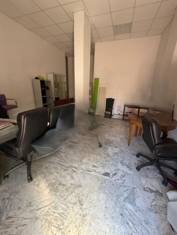 Alessandrino - Via Luca Ghini negozio su due livelli - Foto 3