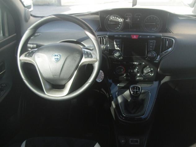 Lancia Ypsilon 1.2 69 CV Gold - 2016 - Foto 10