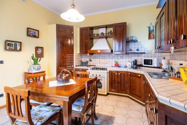 Elegante appartamento indipendente con giardino privato e ampio garage - Foto 11