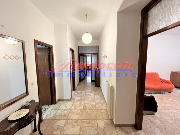 URBINO - Ampio quadrilocale con garage