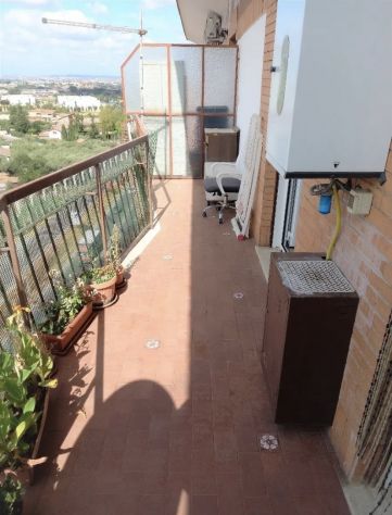 GUIDONIA TRILOCALE ARREDATO CON GRANDE BALCONE. - Foto 4