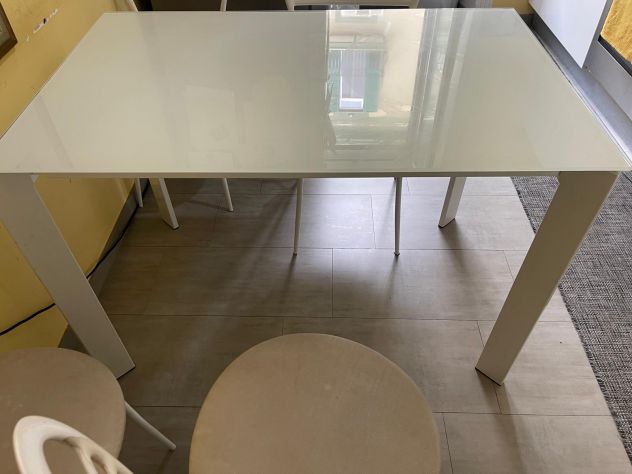 TAVOLO DA CUCINA BIANCO ALLUNGABILE – PIANO IN VETRO LACCATO - Foto 3