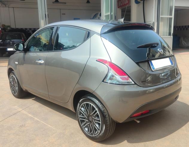 Lancia Ypsilon 1.0 Hybrid Oro - Foto 3