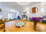 Prestigiosa Proprietà Indipendente con Vista Mare e Terrazzi