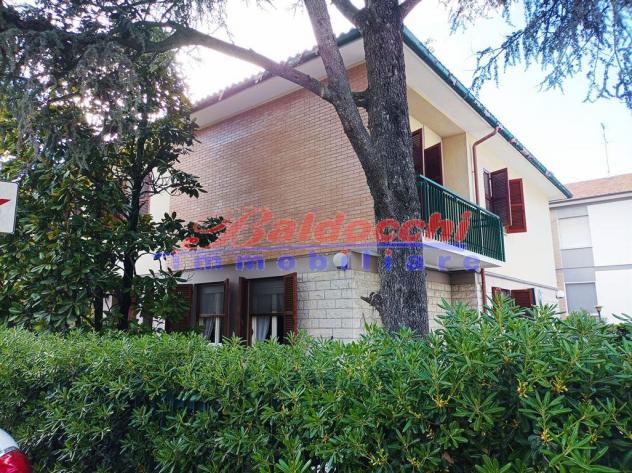 VILLA SINGOLA ZONA DON GENTILI - IDEALE PER DUE NUCLEI FAMILIARI