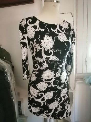 Vestito floreale bianco e nero - Foto 3