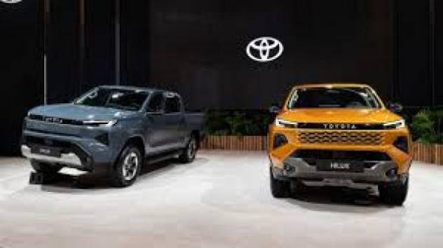 TOYOTA Hilux NG26 2.8 D-4D A/T 4WD 48V 4 porte Double Cab rif. 23719198 - Foto 5