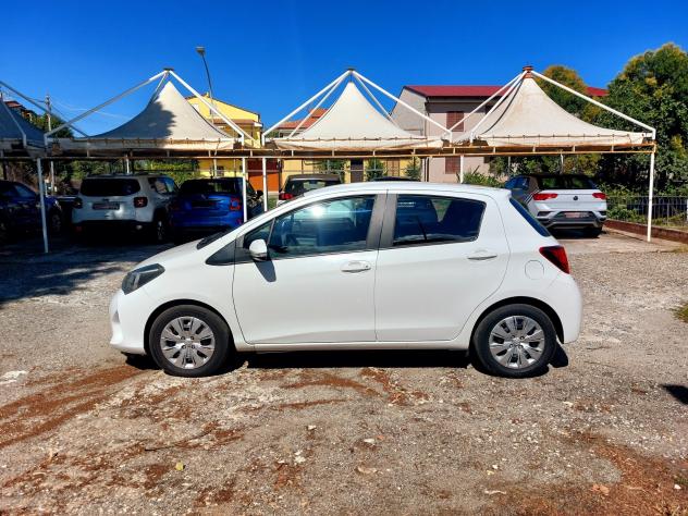 Toyota Yaris 1.D-4D 5 porte Cool 90CV - 2015 - Foto 8