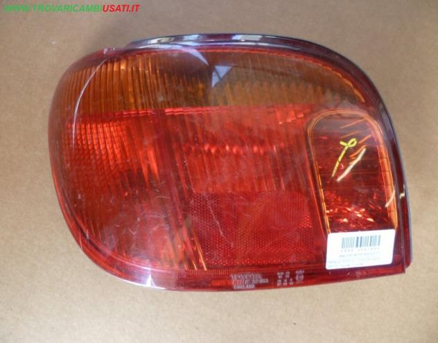 FANALE POST.S. TOYOTA YARIS (XP10) 3 porte / 5 porte  Parti elettriche  Fanaleria  Fanali  Fanale post. sx. TOYOTA - YARIS - 01-03-2003 - 01-12-2005,