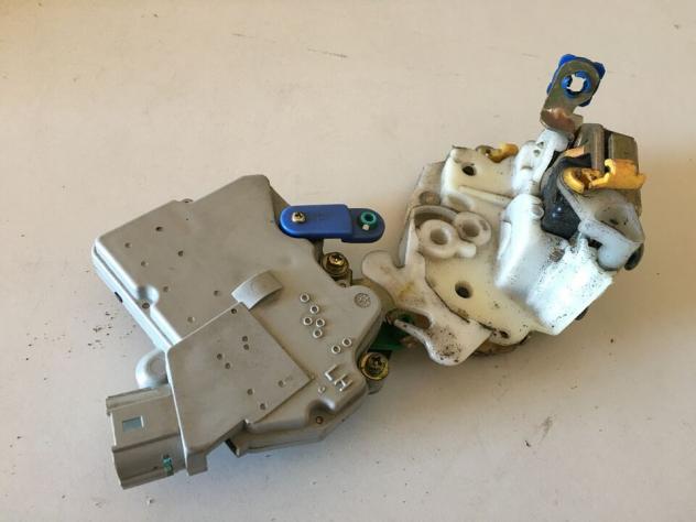 Serratura Attuatore chiusura Ant. SX Nissan Terrano II 01 5P. - Foto 3