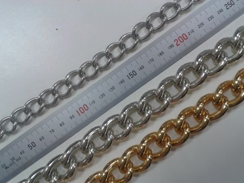 CATENE PER ABBIGLIAMENTO BIGIOTTERIA, PELLETTERIA ARGENTATE E DORATE.