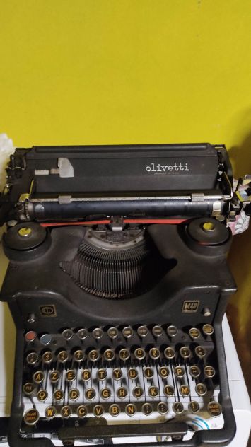 macchina da scrivere Olivetti M40