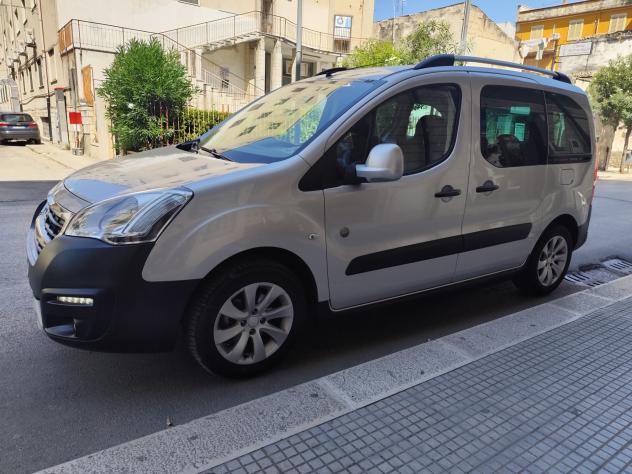 Peugeot Partner Tepee 1.6 BlueHDi 100CV Outdoor - Foto 4