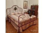 letto matrimoniale in ferro bordeaux
