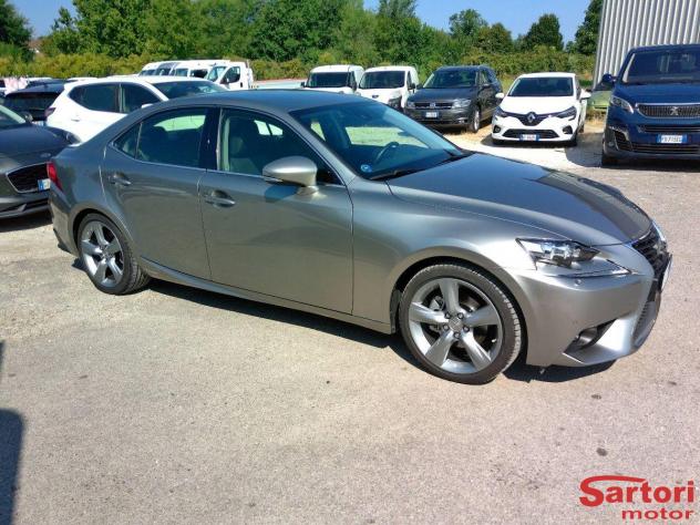 LEXUS - IS - Hybrid Luxury - Foto 2