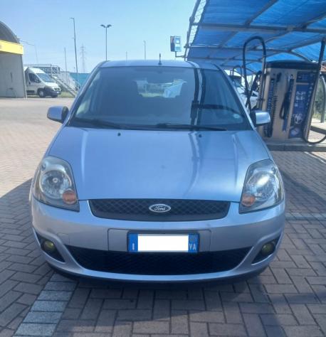 Ford Fiesta 1.2 5 porte benzina neopatentati - Foto 2