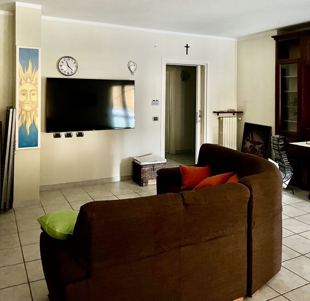 IMMOBILE CON LOCALE MULTIUSO E APPARTAMENTI - Foto 6