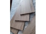 Scrivania angolare di colore rovere