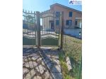 CAMPOBASSO ALLA CONTRADA SAN VITO  INTERO FABBRICATO CON TERRENO CIRCOSTANTE