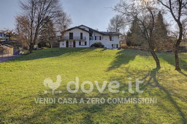 Villa di 475 m² con più di 5 locali e box auto doppio in vendita a Malnate - Foto 3