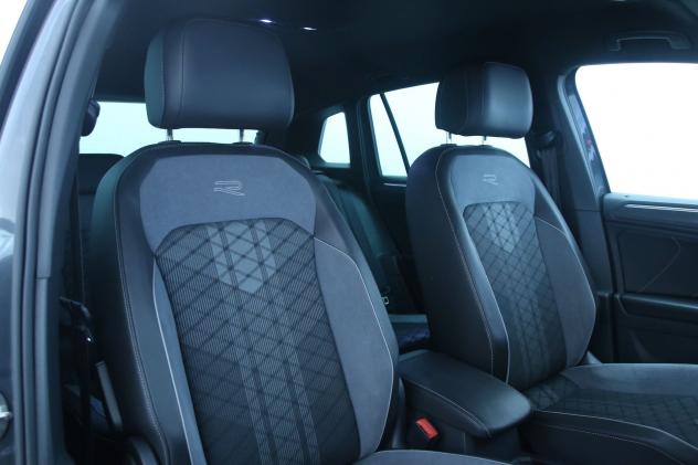 Volkswagen Tiguan 2.0 TDI SCR 150 cv R-Line DSG / ACC - Drive Assistence Pack - Cerchi 19" - Park Assist - Fari LED Performance - Videocamera per retr - Foto 9