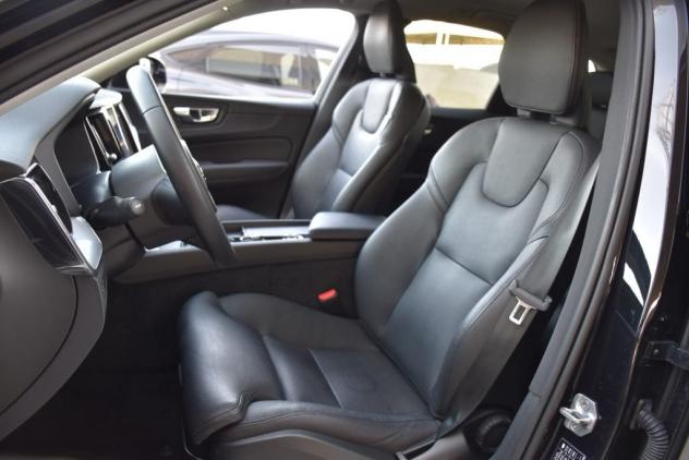 Volvo XC60 B4 (d) AWD Geartronic Momentum *Pelle* - Foto 8