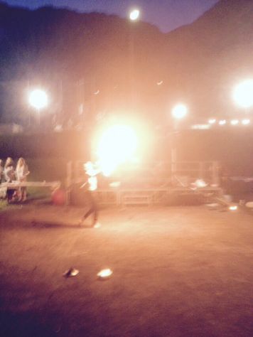 giocolieri trampolieri spettacolo di fuoco e di giocoleria artisti da strada - Foto 2