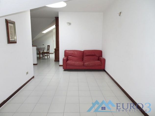 APPIGNANO DEL TRONTO-APPARTAMENTO AMPIA METRATURA CON BALCONE E FONDACO - Foto 4