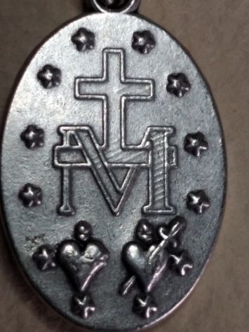 VECCHIA MEDAGLIA DELLA MADONNA CON SCRITTA IN FRANCESE USATA . - Foto 4