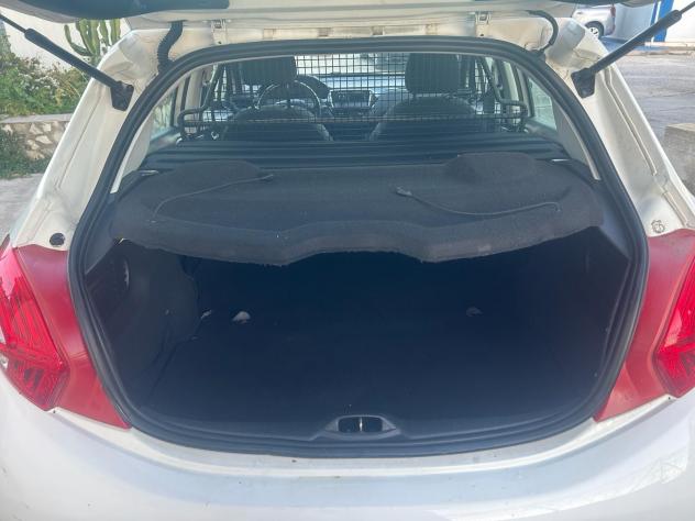 Peugeot 208 1.4 HDi 68 CV autocarro - Foto 5