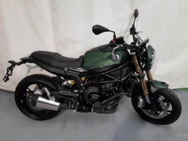 BENELLI Leoncino 800 .