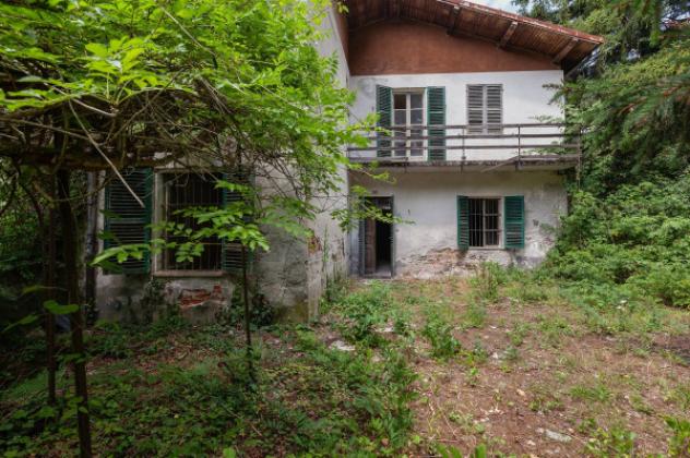 Rustico / Casale di 220 m² con più di 5 locali in vendita a Rivalba