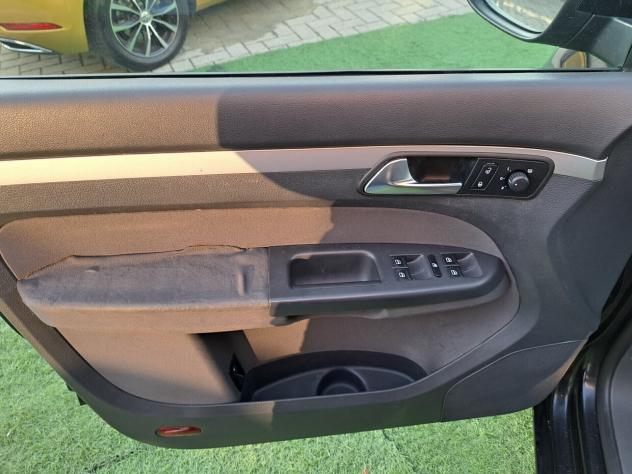 Volkswagen Touran 7 posti / 1.6 /105 cv/ - Foto 7