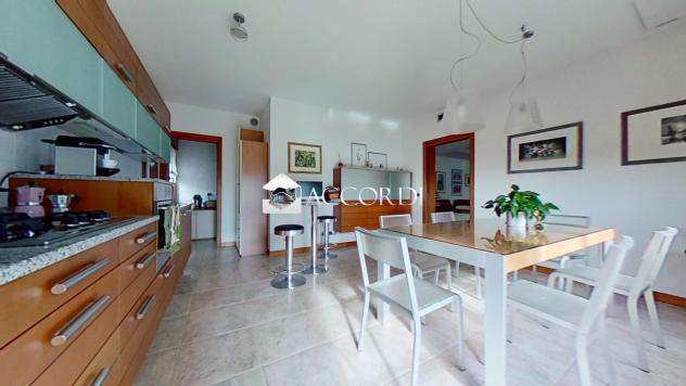 CASA INDIPENDENTE di 8 vani e di 240 mq (GODEGA DI SANT'URBANO) rif. DG025 - Foto 11