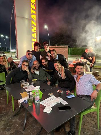 cantante di pianobar e cantante/imitatore (showman) offresi per stagione estiva - Foto 3