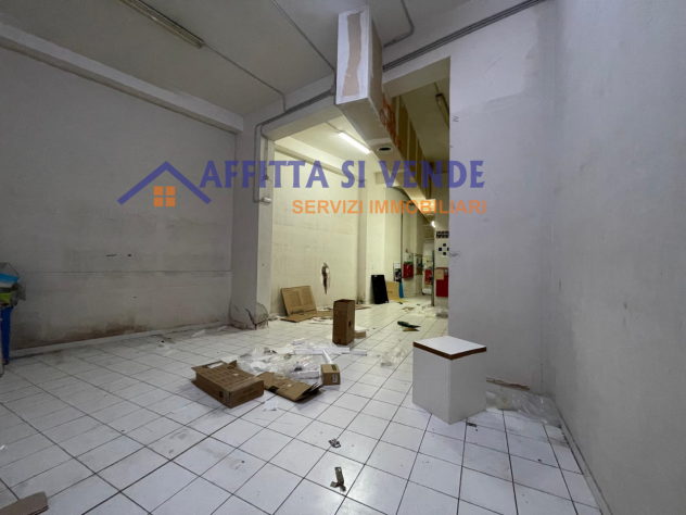 Oltre 3 vetrine in affitto a Siracusa - Foto 6
