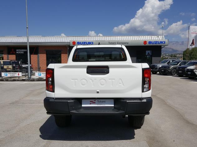 Toyota Hilux 2.8 D-4D 48V 204 CV A/T 4WD DC Mild Hybrid - Foto 9