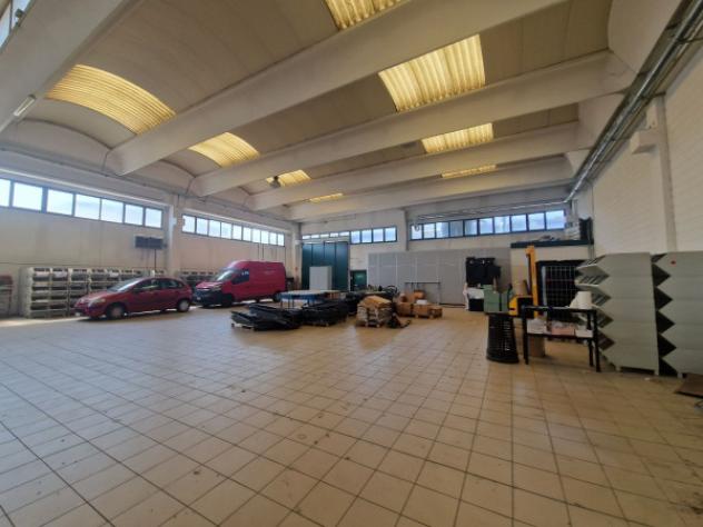 Immobile di 2200 m² con più di 5 locali in affitto a Parabiago - Foto 10