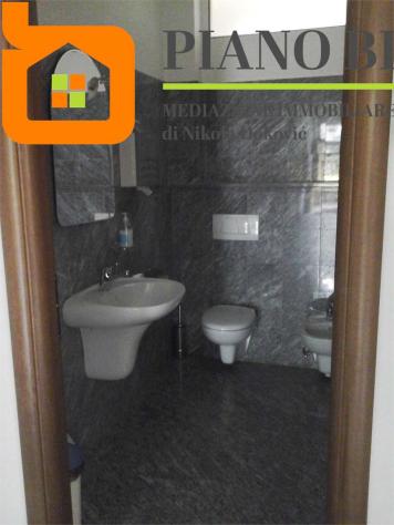 V000037 - AMPIO UFFICIO CON AREA ESTERNA - Foto 12