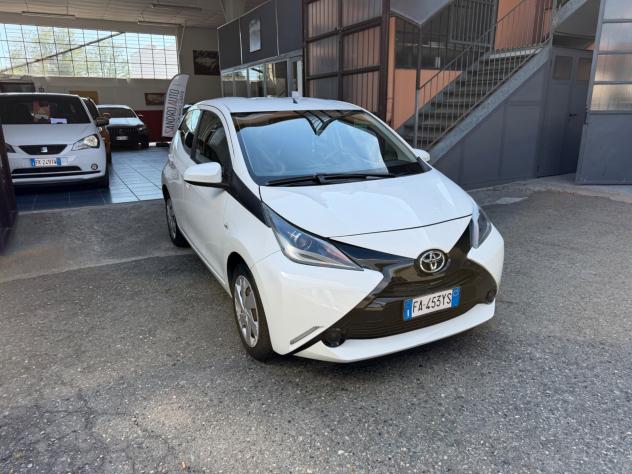 Toyota Aygo 1.0 VVT-i 69 CV 5 porte x-clusiv - Foto 2