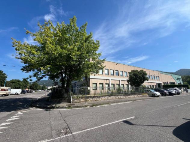 Immobile di 1510 m² con più di 5 locali in vendita a Brescia