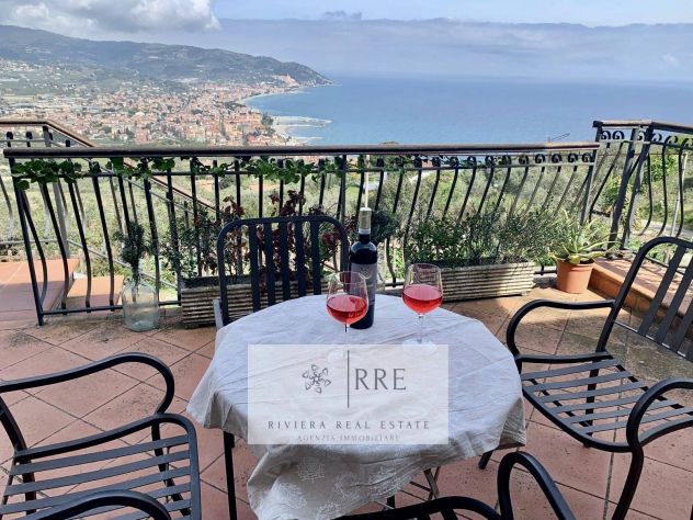 Villa con meravigliosa vista mare in vendita a Diano Marina