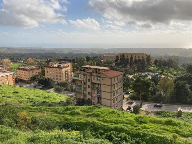 Appartamento di grande respiro,sei vani con vista mare e templi,gli altri vani molto luminosi e soleggiati. Tripla esposizione,posto auto,zona con fac - Foto 17