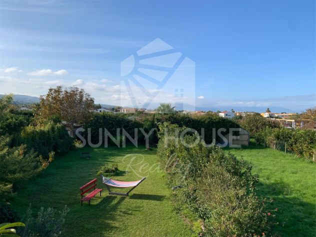 Ampia Villa Bifamiliare con Giardino di Aranci e Prato Verde a Lascari - Foto 7