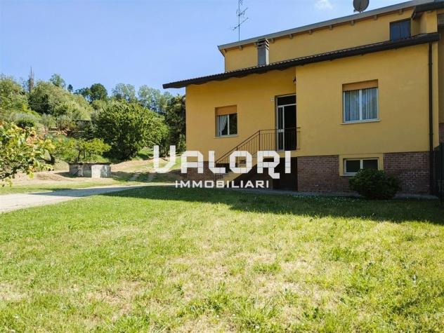 CASA INDIPENDENTE SU 3 LATI CON GIARDINO E CAPANNONE