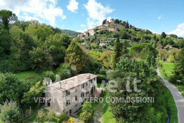 Rustico / Casale di 550 m² con più di 5 locali e box auto doppio in vendita a Cetona - Foto 4