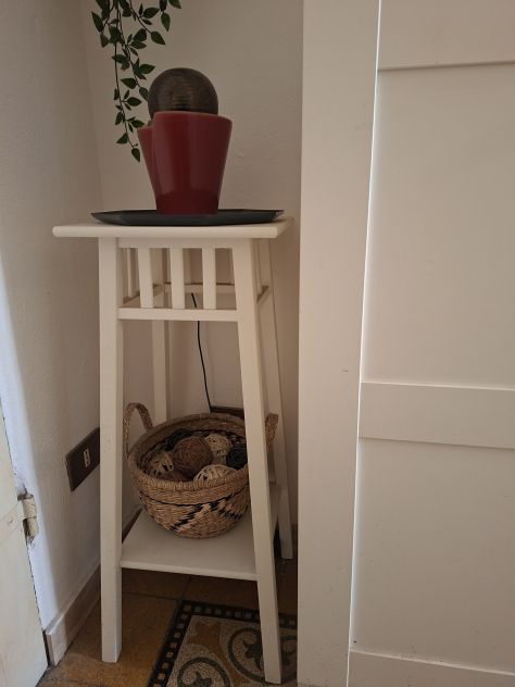 Tavolinetto bianco portavaso da interno/esterno usato - Foto 2